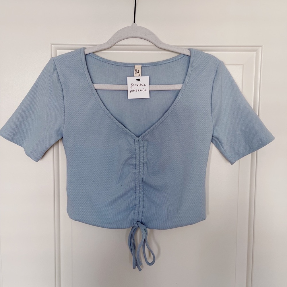 cute and simple baby clue crop top